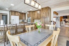 Lake of the Ozarks Haven w/ Decks, Dock & Kayaks!