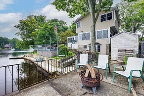 Classic Waterfront Home on Lake Maspenock w/ Grill