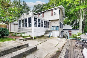 Classic Waterfront Home on Lake Maspenock w/ Grill