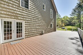 Sunroom & Decks: Family Home in Tallassee!