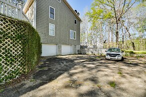 Sunroom & Decks: Family Home in Tallassee!