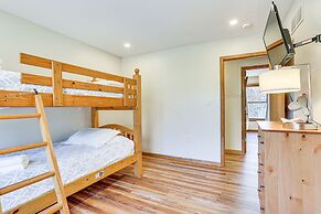 Forest-view Deck & Fire Pit: Poconos Escape!