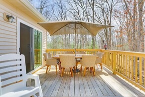 Forest-view Deck & Fire Pit: Poconos Escape!