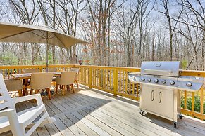 Forest-view Deck & Fire Pit: Poconos Escape!