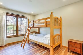 Forest-view Deck & Fire Pit: Poconos Escape!