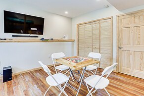 Forest-view Deck & Fire Pit: Poconos Escape!