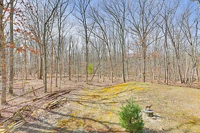 Forest-view Deck & Fire Pit: Poconos Escape!