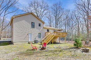 Forest-view Deck & Fire Pit: Poconos Escape!