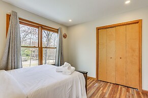 Forest-view Deck & Fire Pit: Poconos Escape!