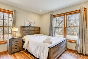 Forest-view Deck & Fire Pit: Poconos Escape!