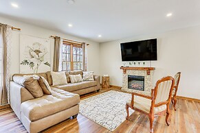 Forest-view Deck & Fire Pit: Poconos Escape!