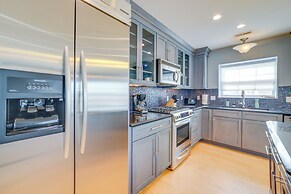 Charming New Buffalo Condo: Walk to Lake Michigan!