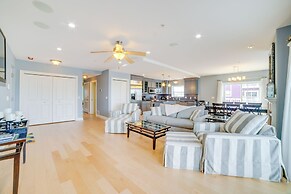Charming New Buffalo Condo: Walk to Lake Michigan!