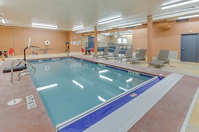 Charming New Buffalo Condo: Walk to Lake Michigan!