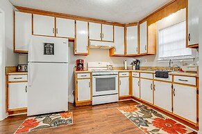 Charming Satsuma Home ~ 14 Mi to Mobile!