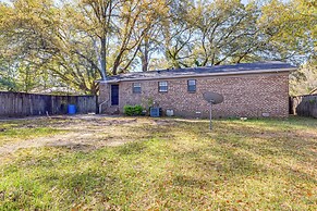 Charming Satsuma Home ~ 14 Mi to Mobile!