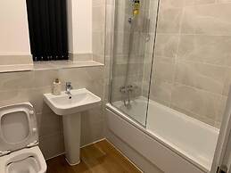 Brand New Entire 4 Bed House/multiple Parking