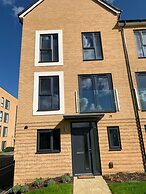 Brand New Entire 4 Bed House/multiple Parking