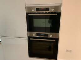 Brand New Entire 4 Bed House/multiple Parking