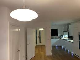 Brand New Entire 4 Bed House/multiple Parking