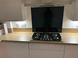Brand New Entire 4 Bed House/multiple Parking