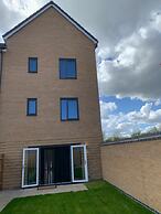 Brand New Entire 4 Bed House/multiple Parking