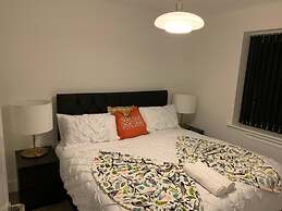 Brand New Entire 4 Bed House/multiple Parking