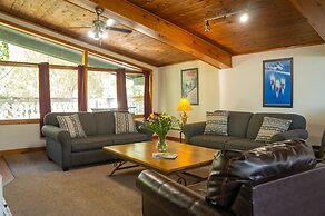 4 bedroom Blue Mountain Cottage with Private Beach Access, BBQ, Petfri