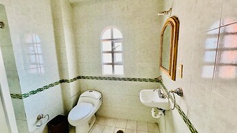 Taj Mahal Hostal And Restaurant