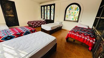 Taj Mahal Hostal And Restaurant