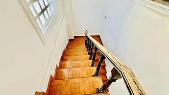 Taj Mahal Hostal And Restaurant