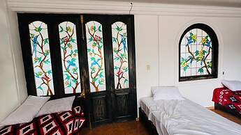 Taj Mahal Hostal And Restaurant