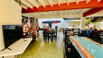 Taj Mahal Hostal And Restaurant