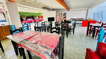 Taj Mahal Hostal And Restaurant