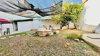 Taj Mahal Hostal And Restaurant