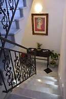 Gloden House Apartments