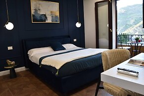 Gloden House Apartments