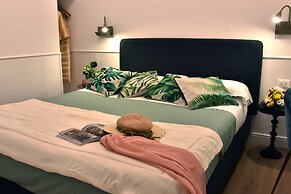 Gloden House Apartments