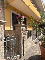 Gloden House Apartments