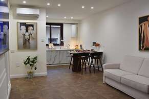 Gloden House Apartments