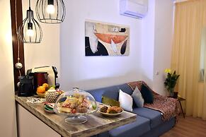 Gloden House Apartments