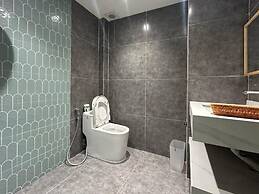 The Urban Westlake Apartment