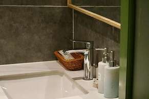 The Urban Westlake Apartment