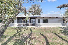 The Cape House 6031rpf 2 Bedroom Home by RedAwning