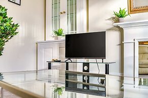 St. James / Westminster Apartment