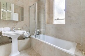 St. James / Westminster Apartment