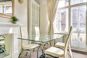 St. James / Westminster Apartment