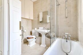 St. James / Westminster Apartment