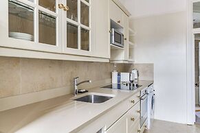 St. James / Westminster Apartment