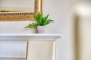 St. James / Westminster Apartment